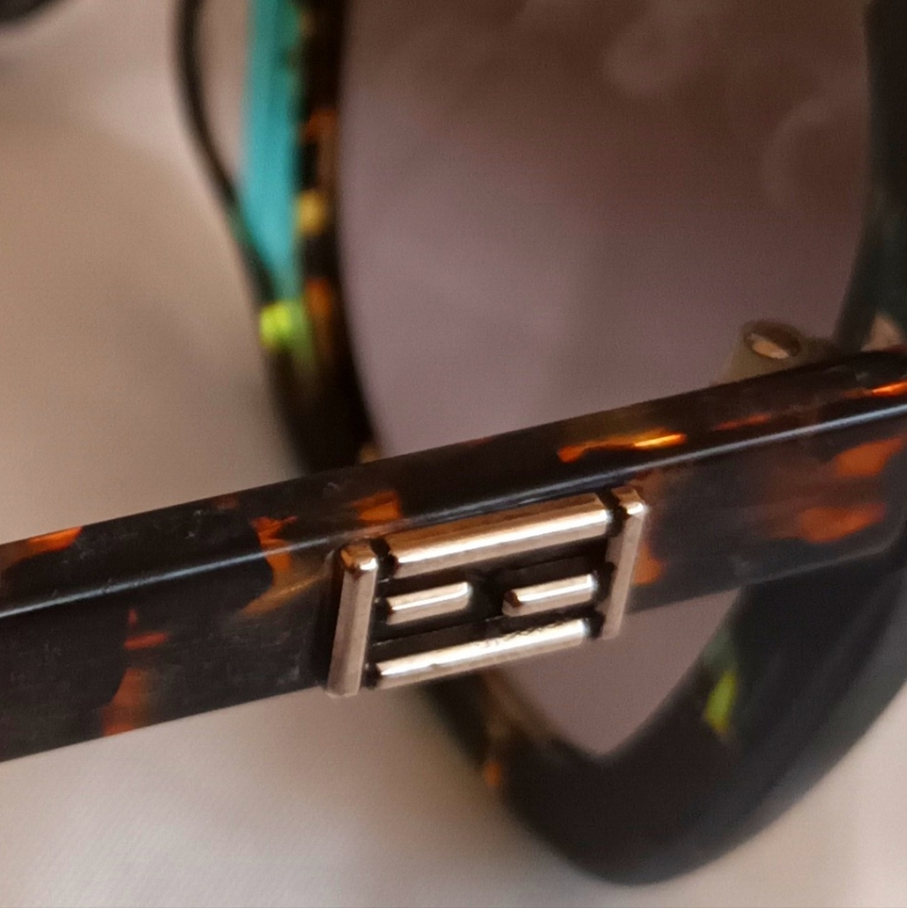 FENDI Sunglasses - Picture 3 of 12